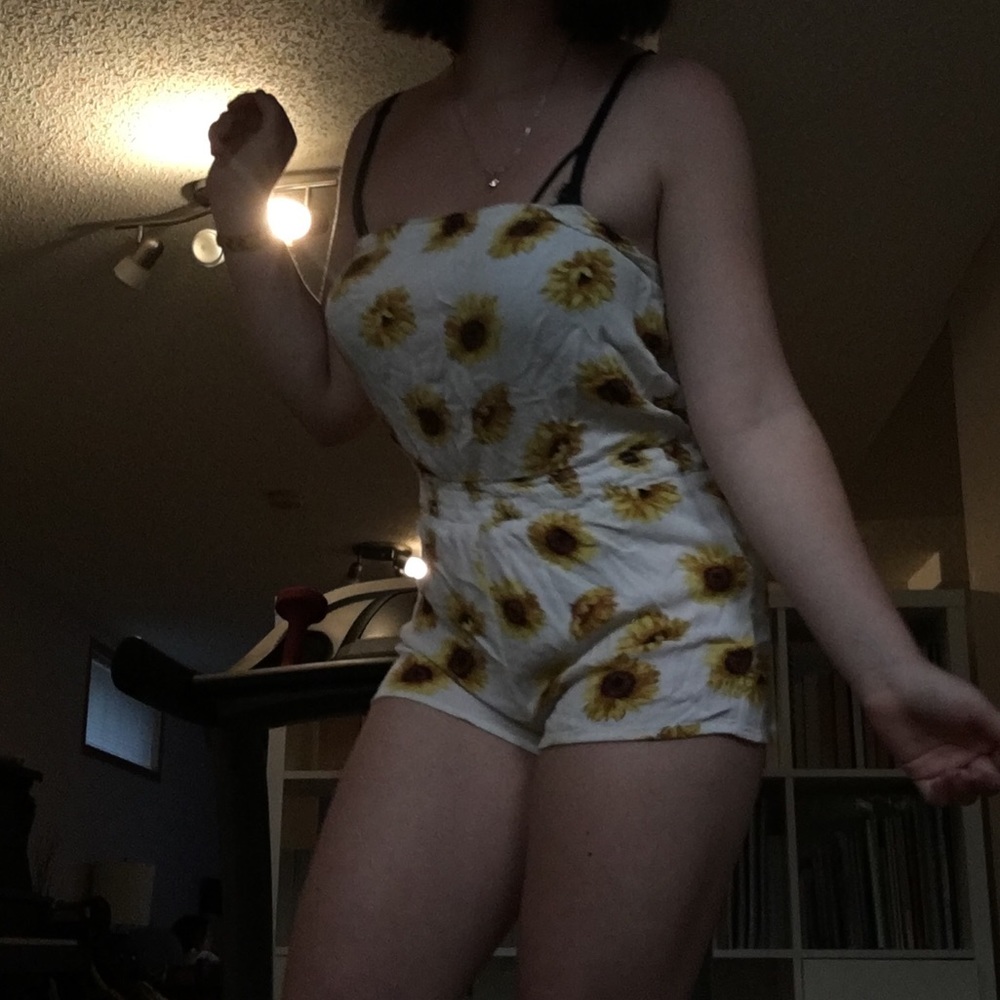 Strapless sunflower romper - Picture 2 of 5